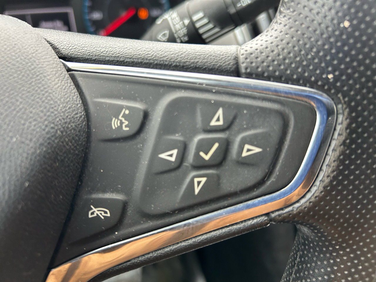 Used 2020 Chevrolet Equinox LS image 19