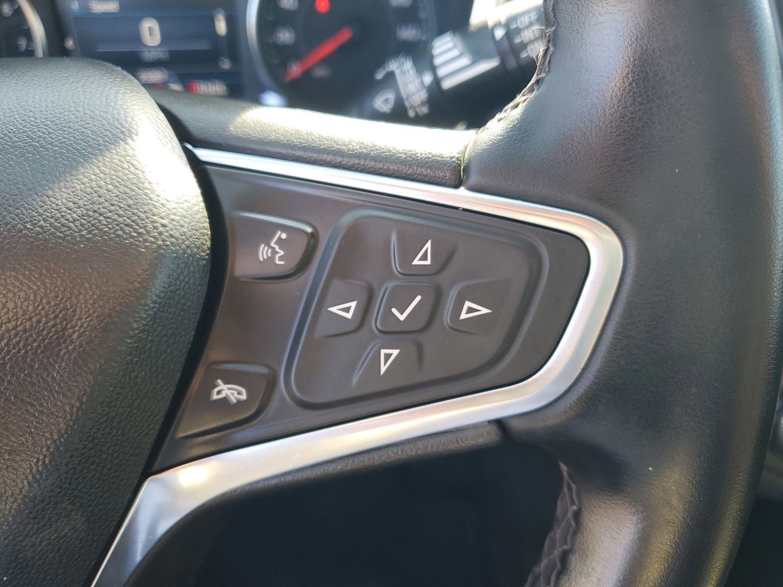 Used 2024 Chevrolet Equinox LT FWD image 23