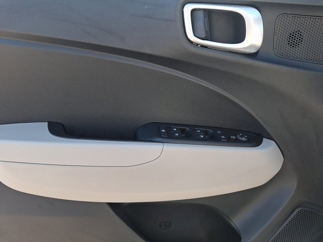 Certified 2024 Hyundai Venue SEL image 12