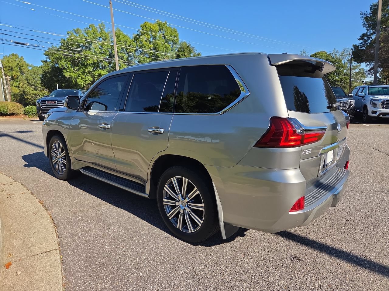 Used 2017 Lexus LX 570 4WD w/ Luxury Package image 6