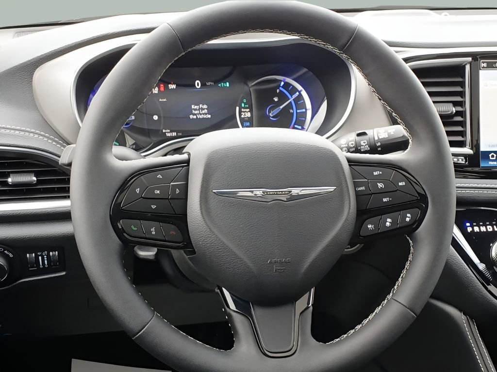 Used 2024 Chrysler Pacifica Premium image 9
