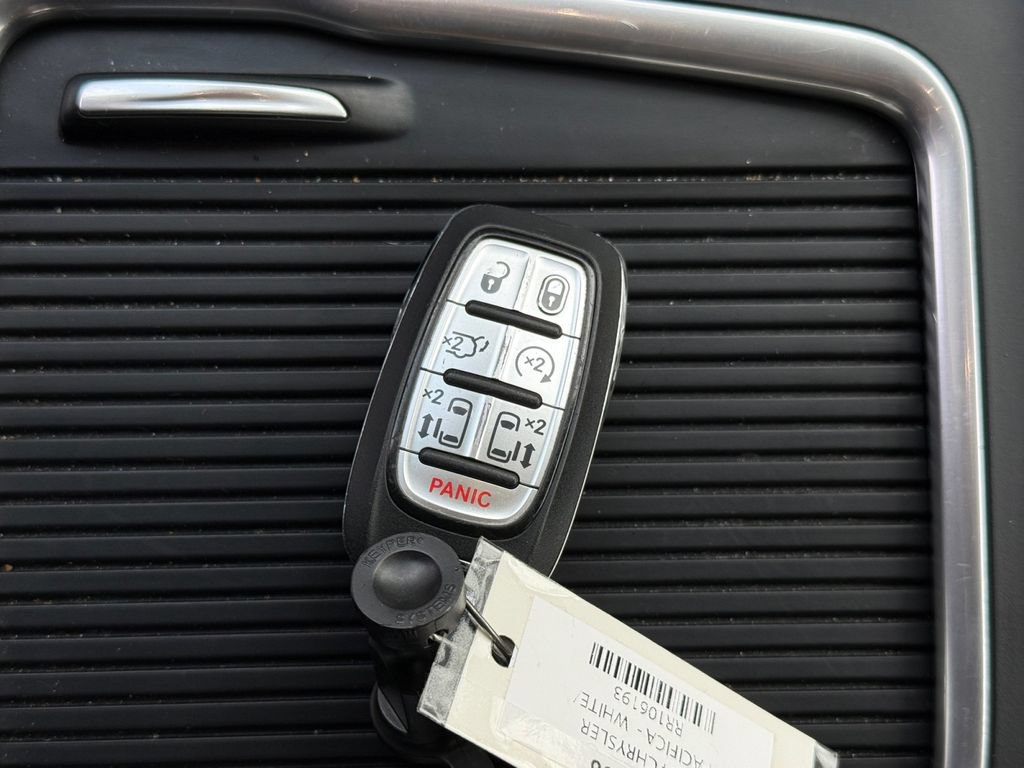 Used 2024 Chrysler Pacifica Touring-L FWD image 44