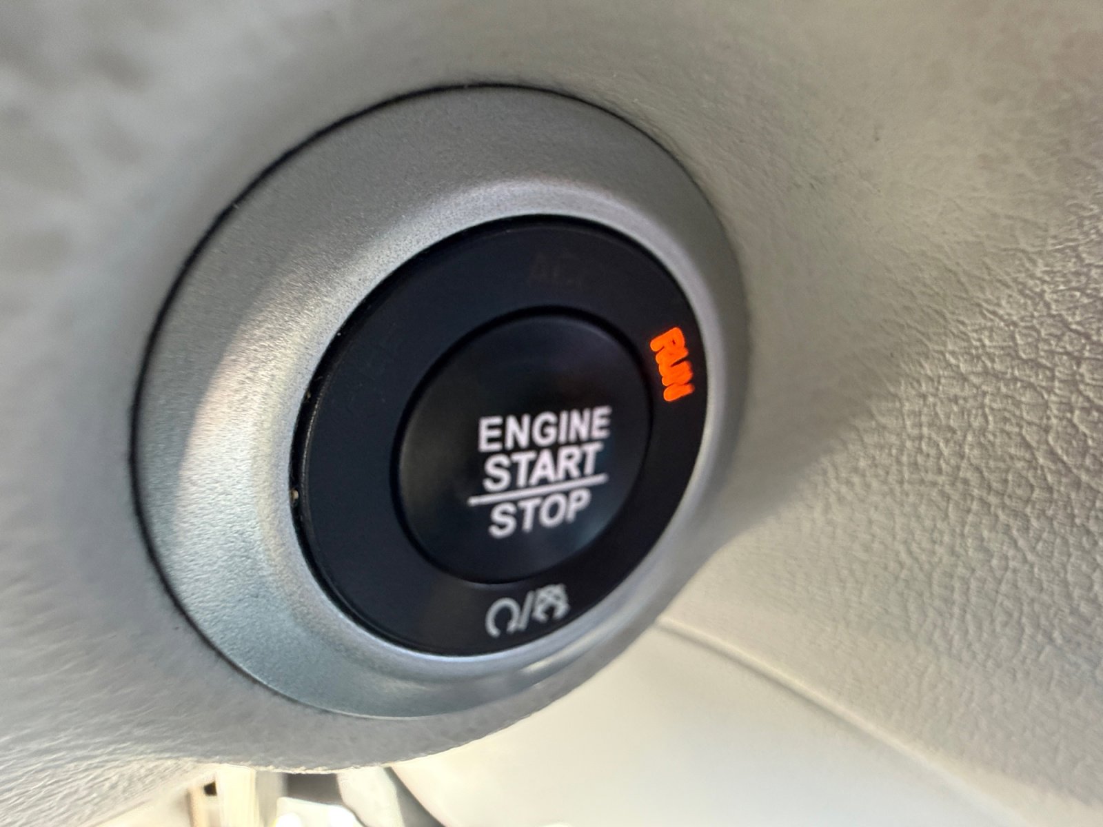 Used 2018 Chrysler Pacifica Limited FWD image 30