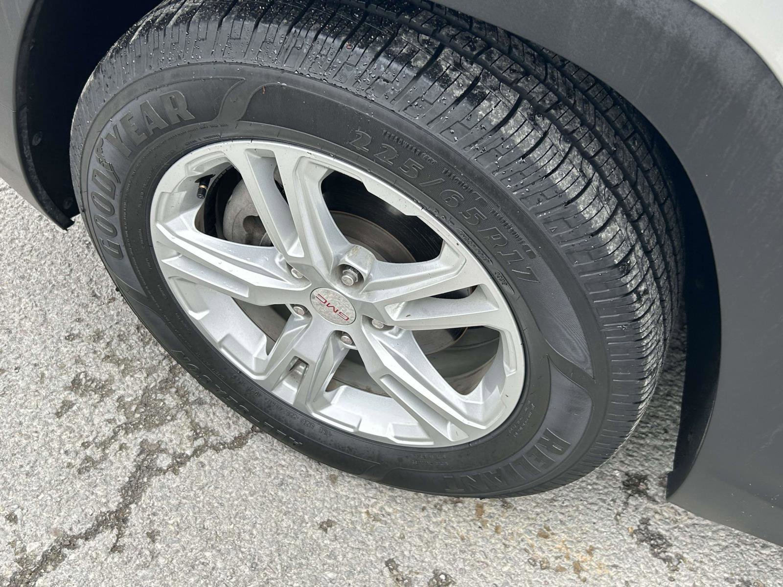 Used 2021 GMC Terrain SLE w/ Driver Convenience Package image 9