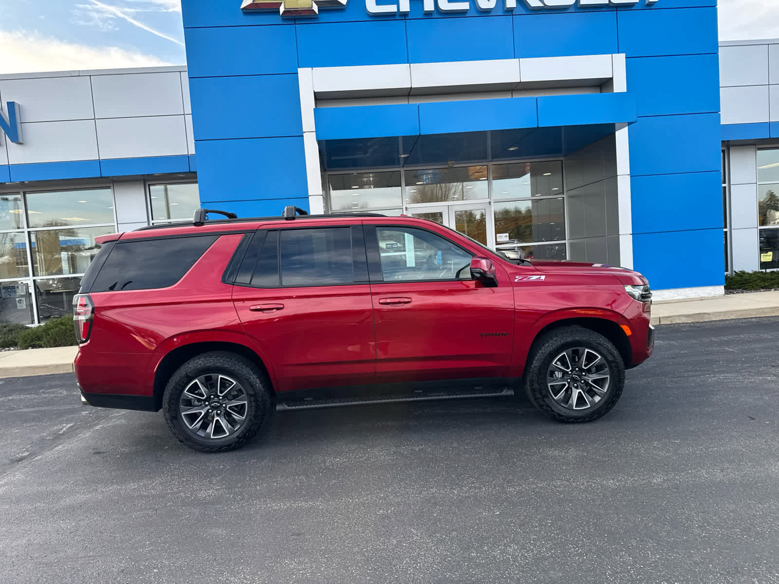 Used 2024 Chevrolet Tahoe Z71 w/ Z71 Off-Road Package image 3