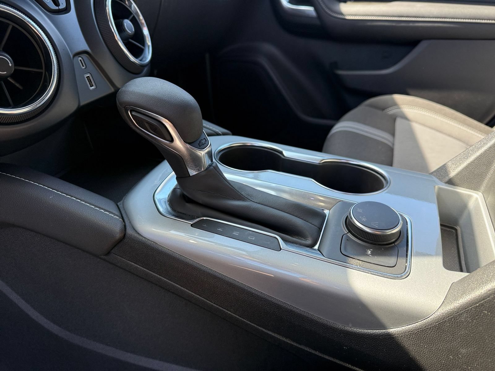 Used 2025 Chevrolet Blazer LT FWD image 38