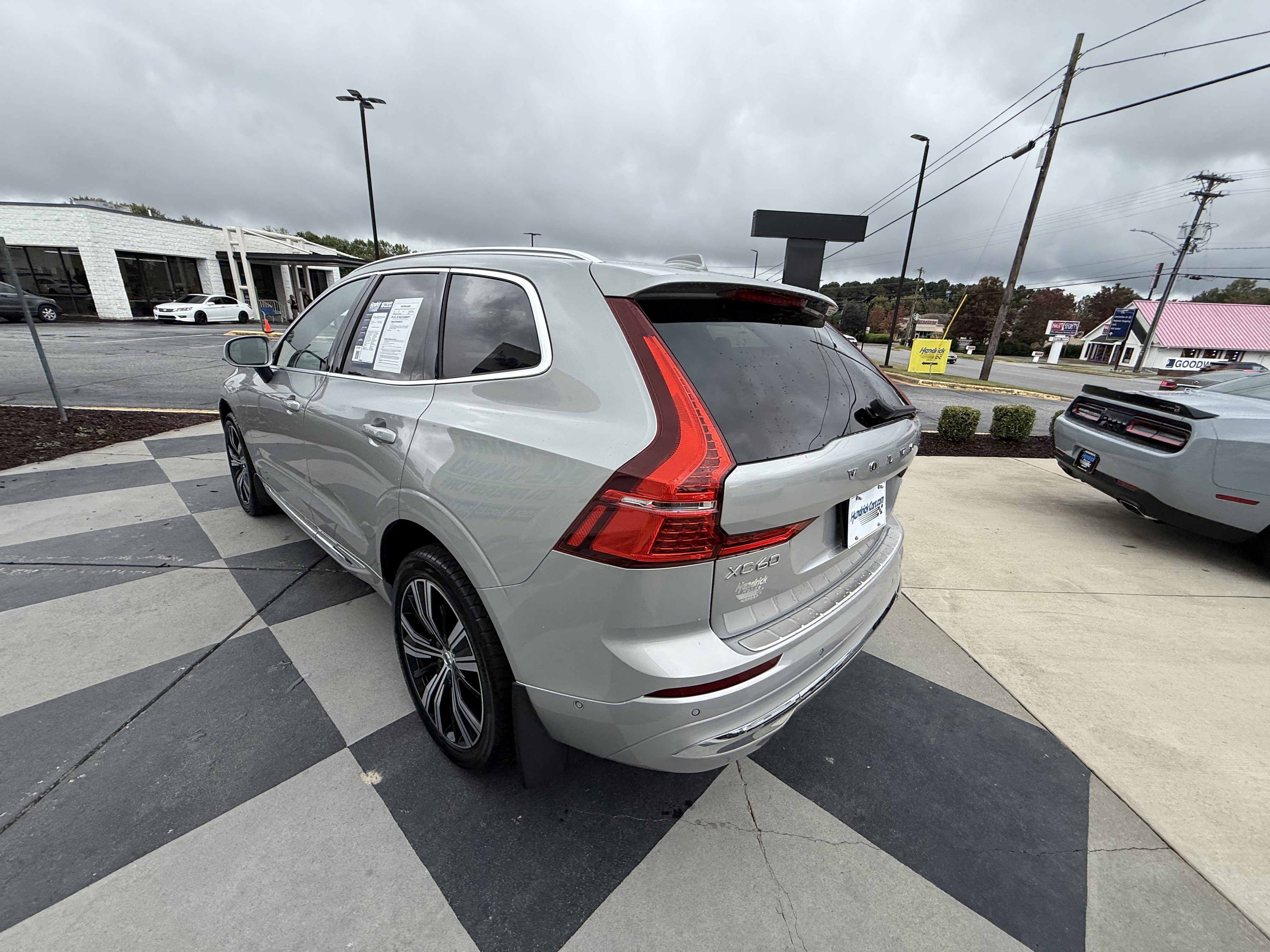 Used 2022 Volvo XC60 B5 Inscription w/ Advanced Package image 7