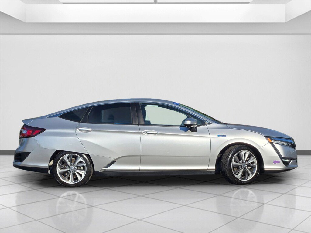 Certified 2018 Honda Clarity Plug-In Hybrid image 4