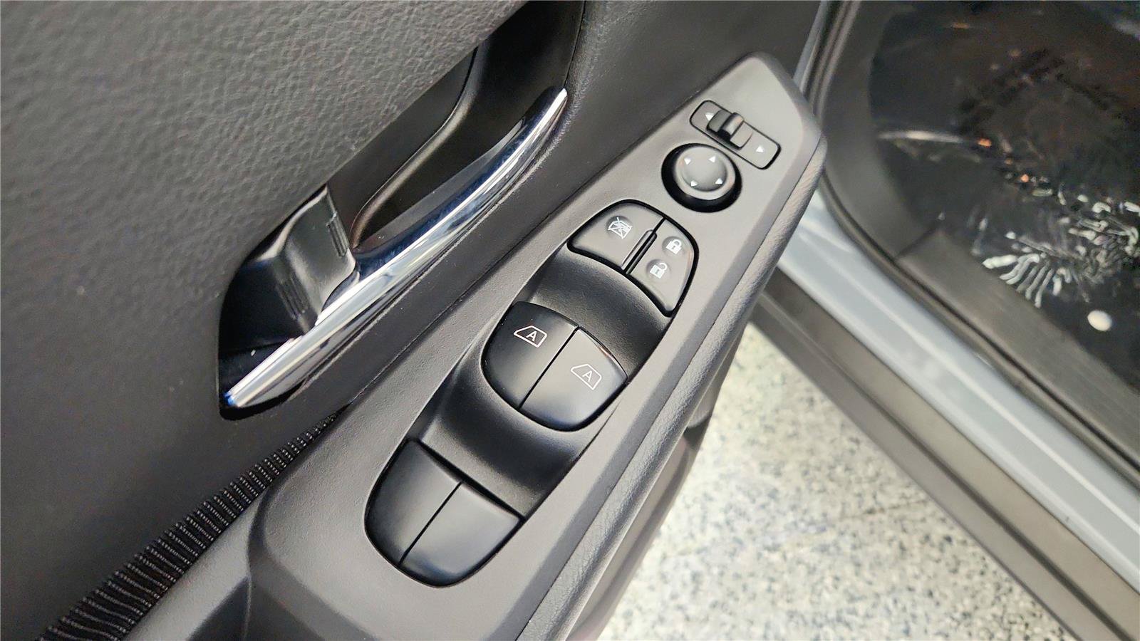 Used 2024 Nissan Kicks SV FWD image 29