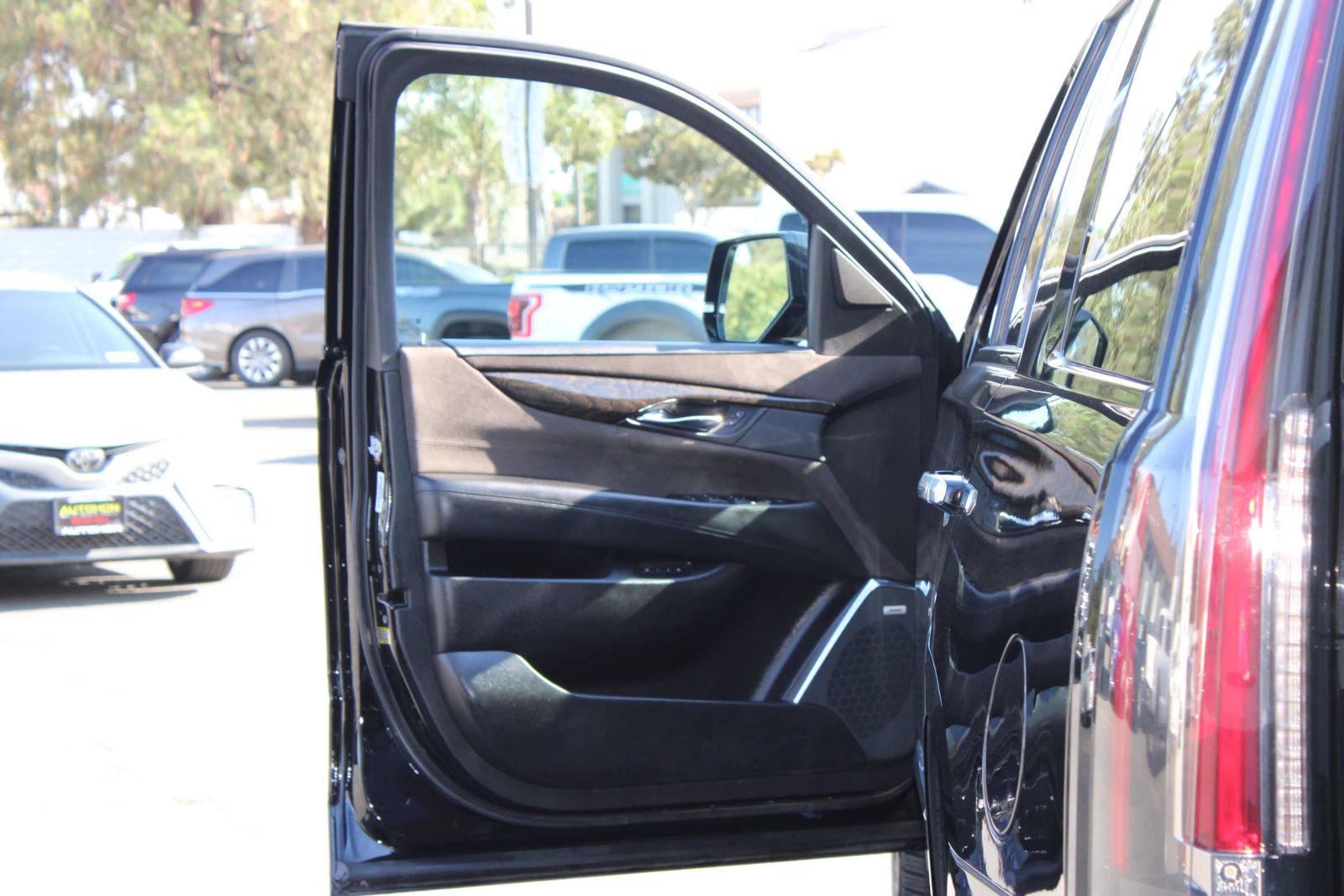 Used 2016 Cadillac Escalade Platinum AWD/4WD image 8