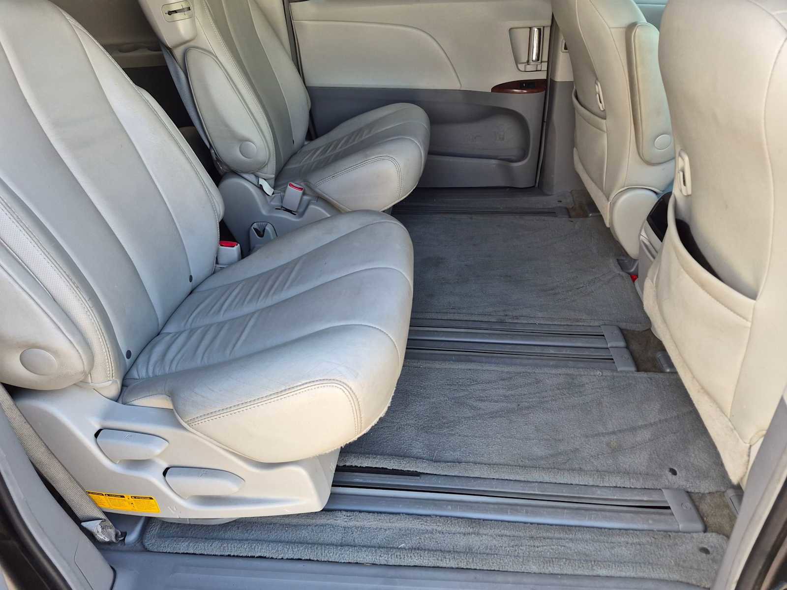 Used 2014 Toyota Sienna XLE FWD image 18