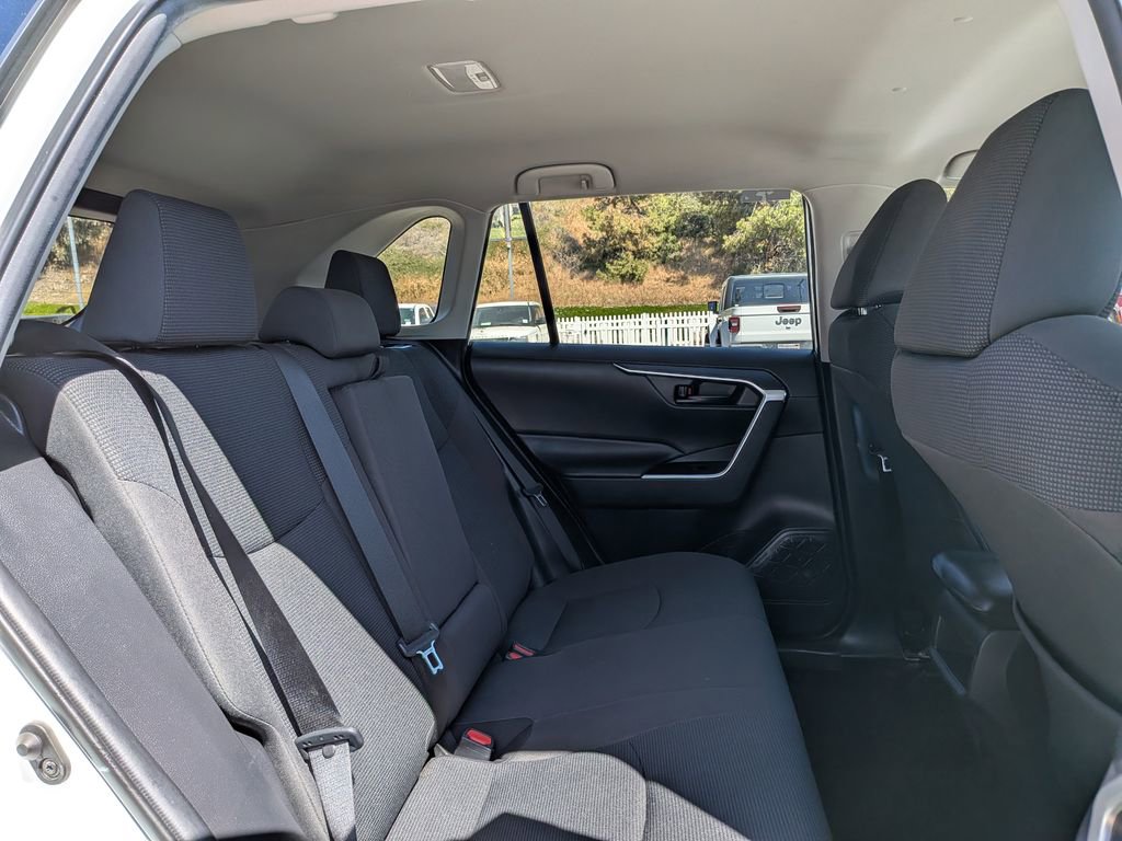 Used 2021 Toyota RAV4 LE image 27