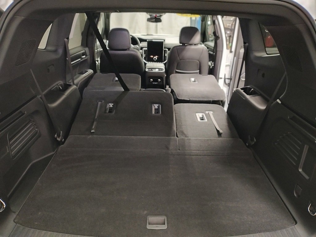 Used 2024 GMC Acadia Elevation w/ Black Edition image 17