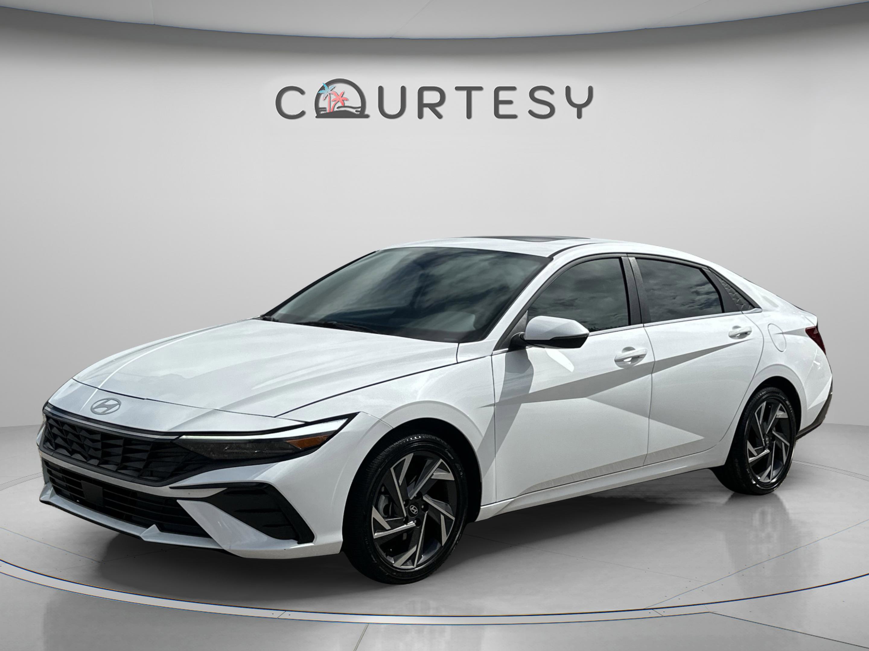 Used 2025 Hyundai Elantra Limited image 1