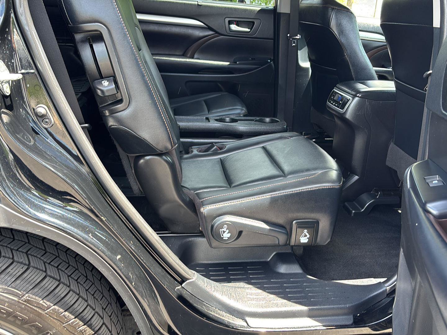 Used 2019 Toyota Highlander XLE AWD/4WD image 12