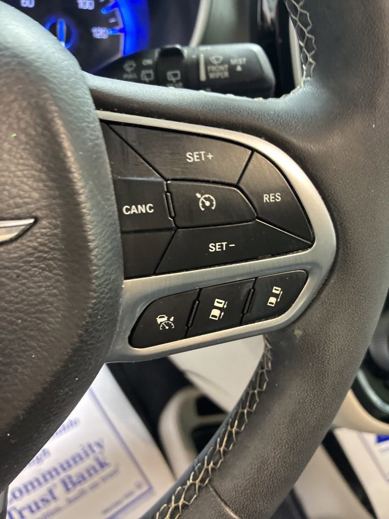 Used 2022 Chrysler Pacifica Touring-L FWD image 16