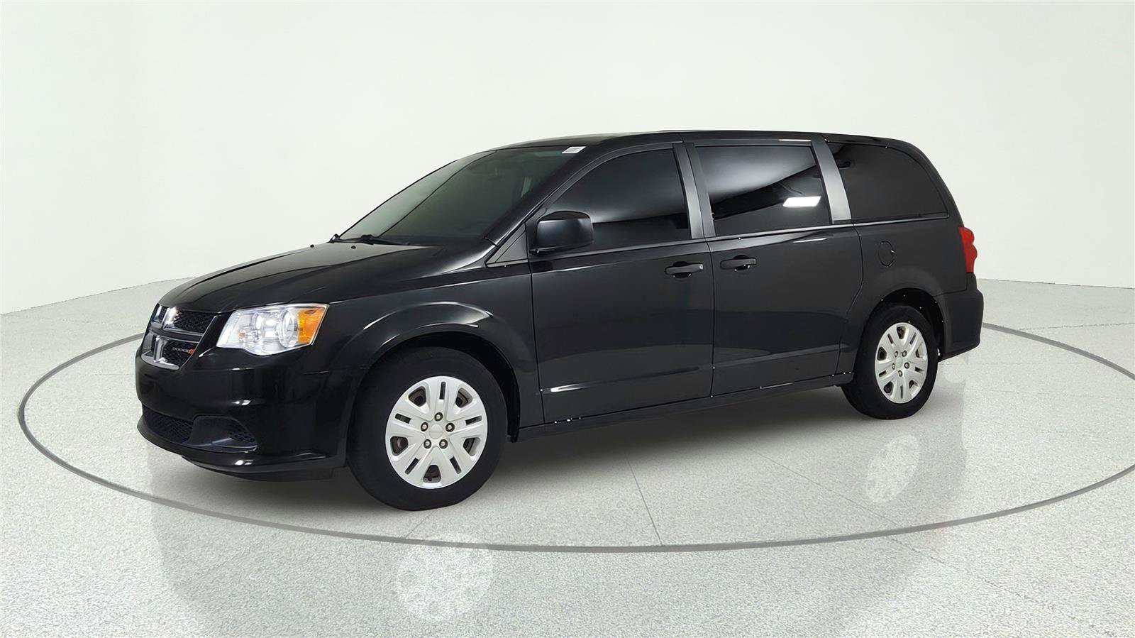 Used 2020 Dodge Grand Caravan SE FWD image 2