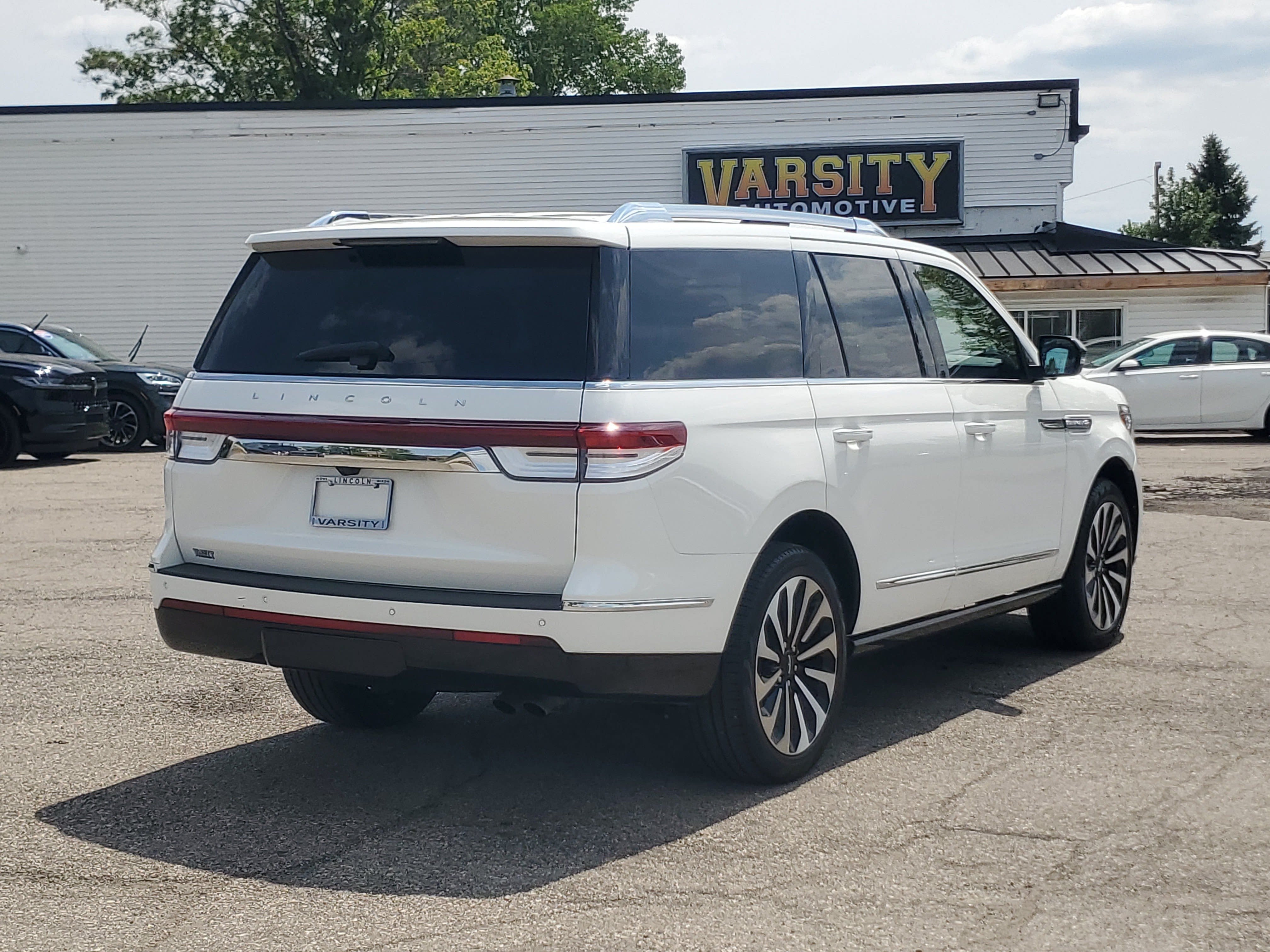 Used 2024 Lincoln Navigator Reserve AWD/4WD image 6