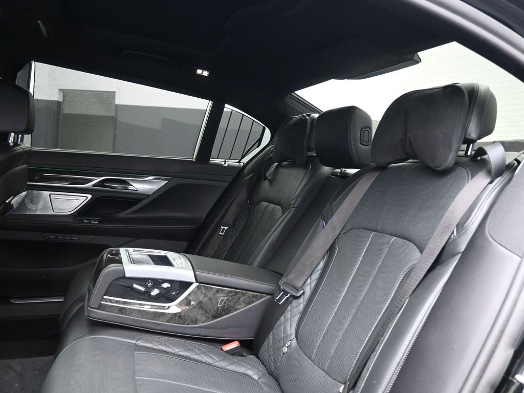 Used 2020 BMW 750i xDrive 750i xDrive w/ Autobahn Package image 15