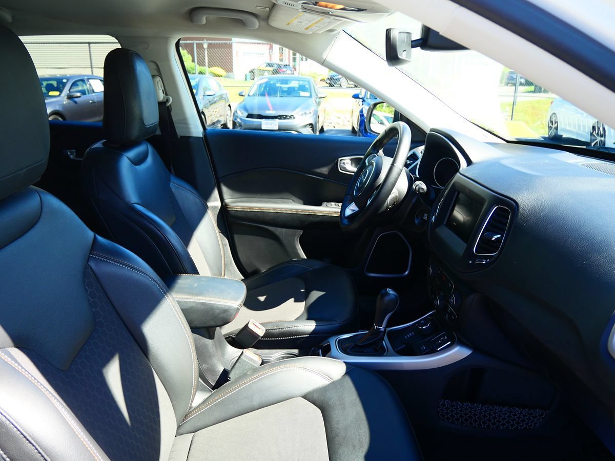 Used 2019 Jeep Compass Latitude w/ Popular Equipment Group AWD/4WD image 18