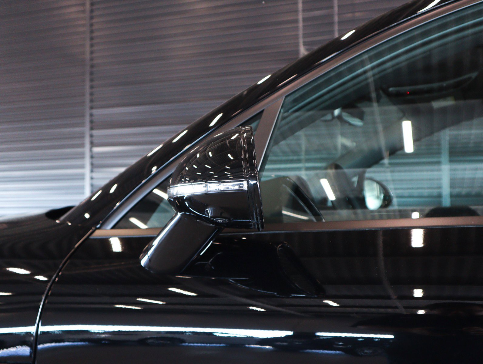 Certified 2025 Porsche Macan image 25