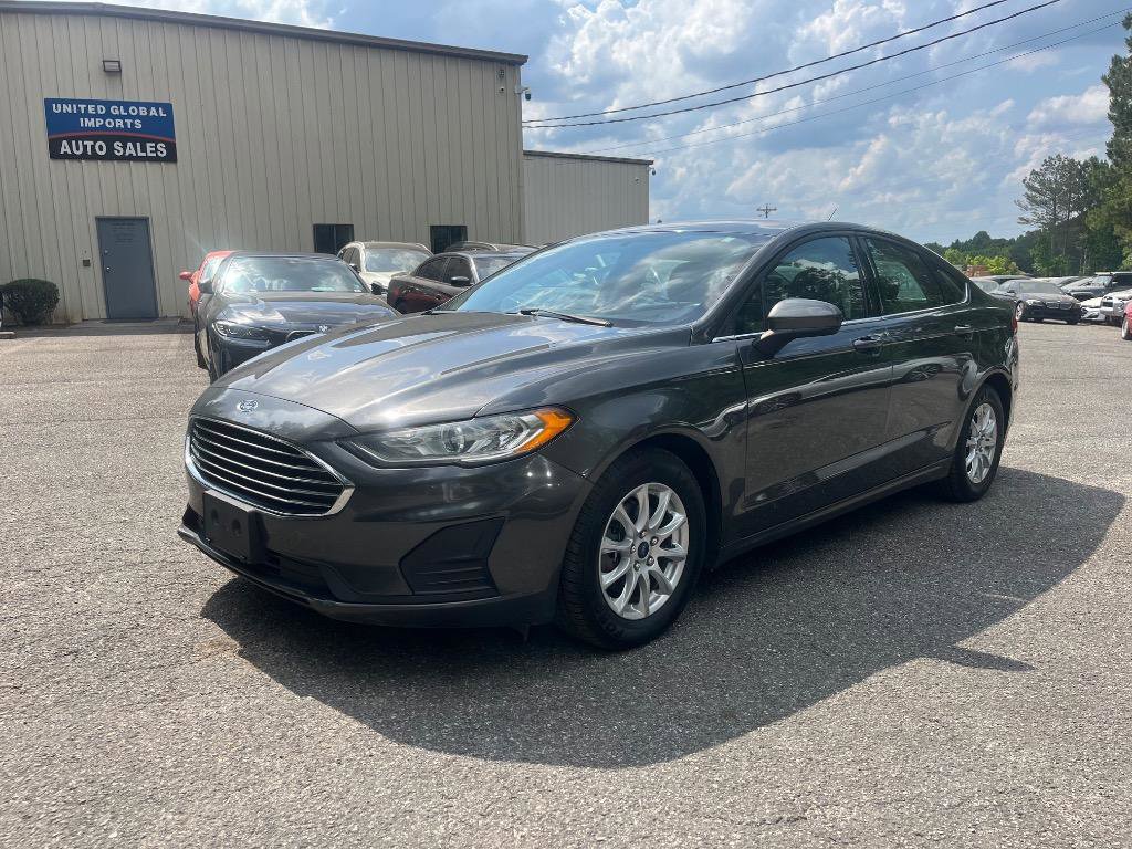 Used 2017 Ford Fusion S FWD image 2