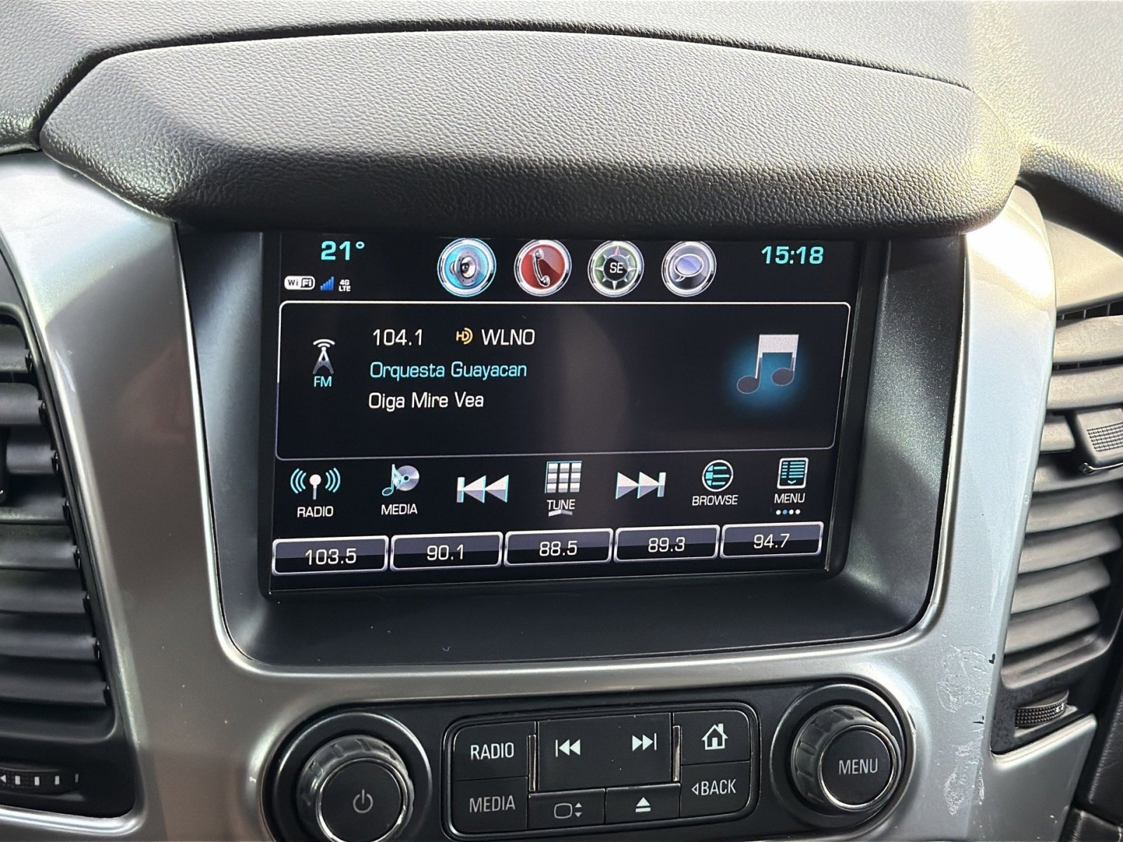 Used 2020 Chevrolet Suburban LT w/ Luxury Package image 18