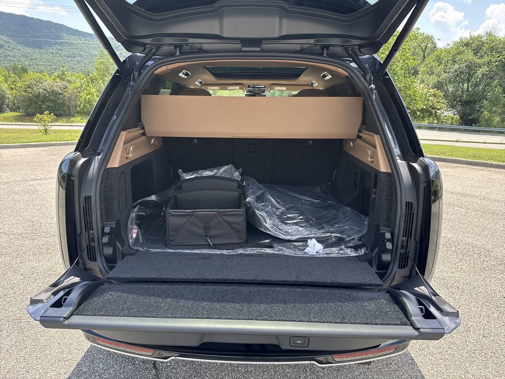 New 2025 Land Rover Range Rover SE image 12