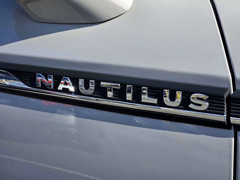 Used 2023 Lincoln Nautilus Reserve w/ Equipment Group 201A image 16
