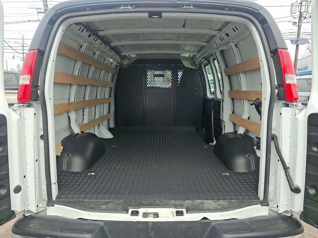 Used 2024 GMC Savana 2500 w/ Driver Convenience Package image 28