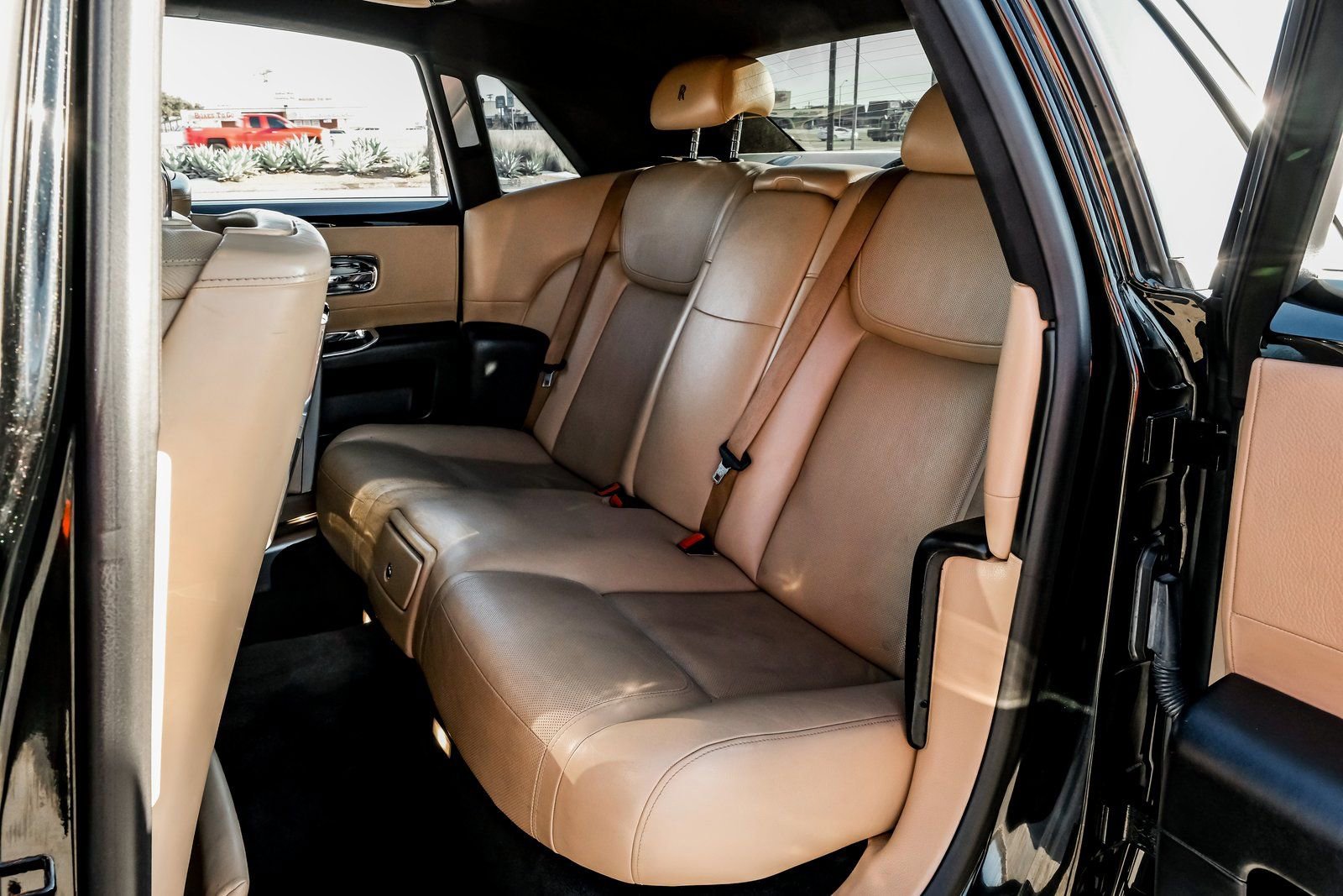 Used 2015 Rolls-Royce Ghost RWD image 52