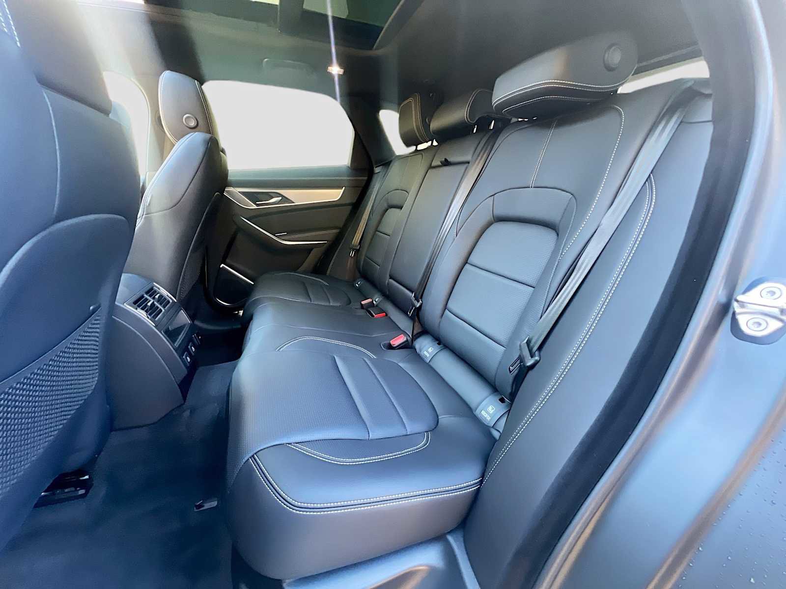 New 2026 Jaguar F-PACE R-Dynamic S image 17