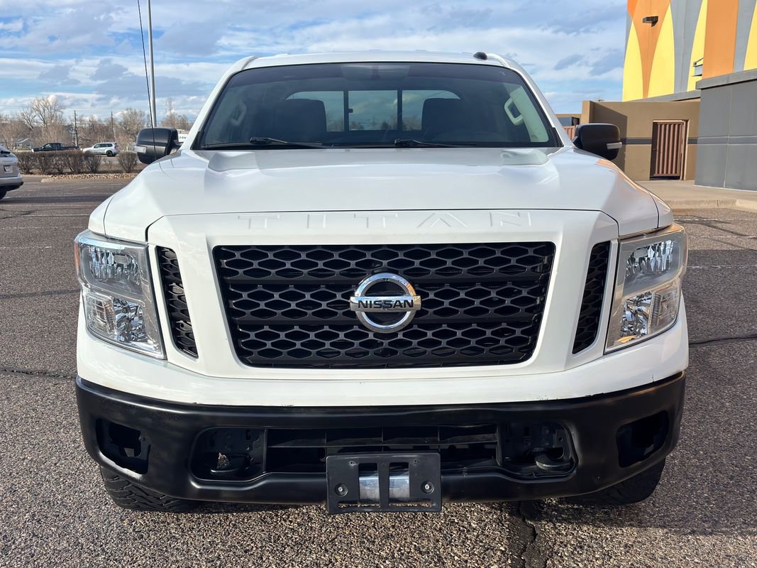 Used 2019 Nissan Titan SV image 6