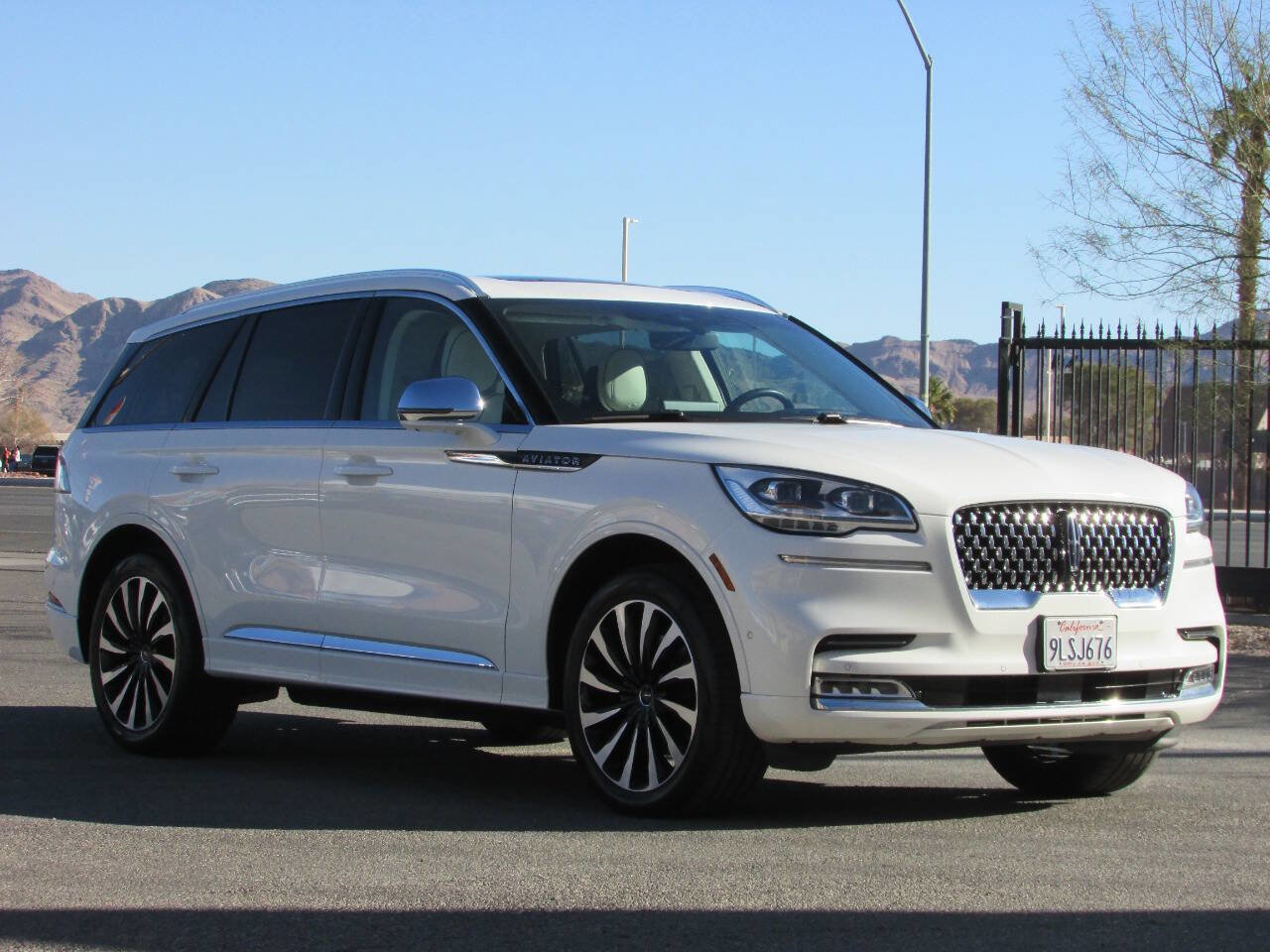 Used 2020 Lincoln Aviator Black Label Grand Touring w/ Class IV Trailer Tow Package image 2