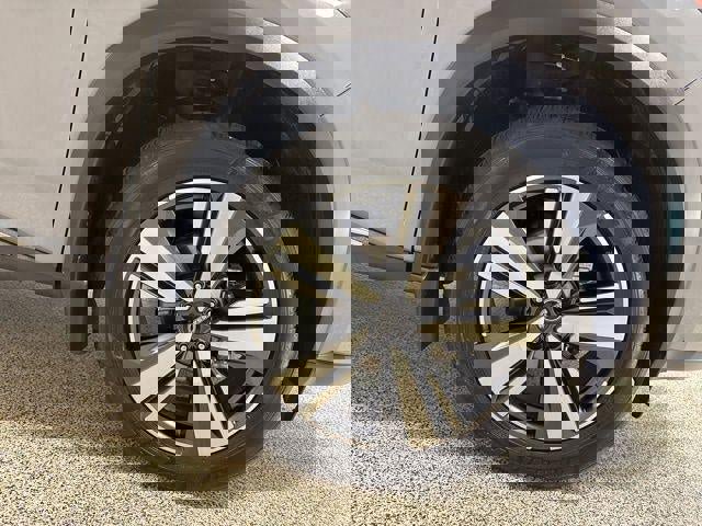 Used 2024 Nissan Rogue SL w/ SL Premium Package image 33