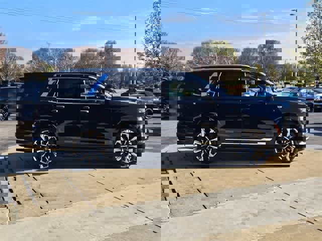 Used 2026 Cadillac Escalade Luxury w/ Touring Package image 8