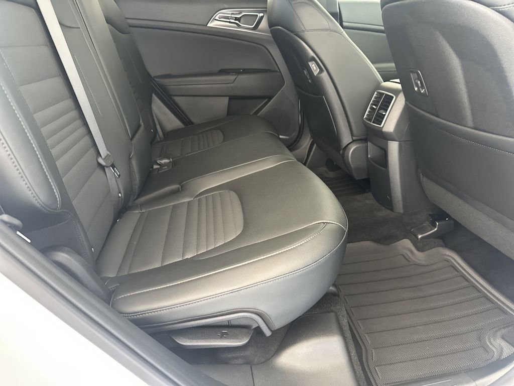 Used 2025 Kia Sportage SX image 37