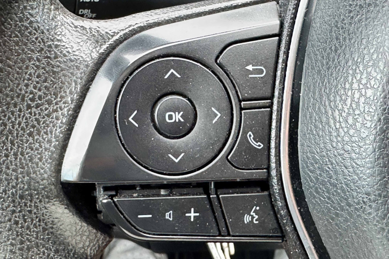 Used 2020 Toyota Camry LE image 20
