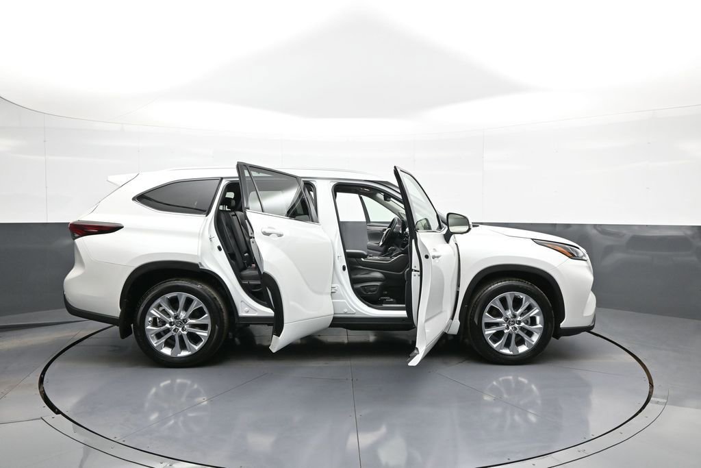 Used 2024 Toyota Highlander Limited AWD/4WD image 44
