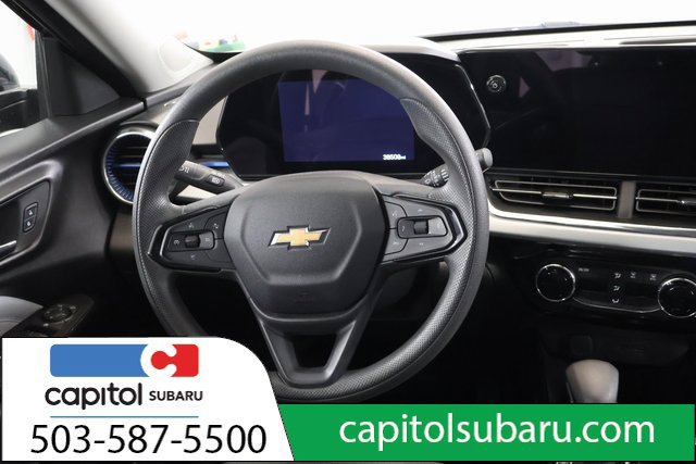 Used 2025 Chevrolet Trax LT FWD image 14