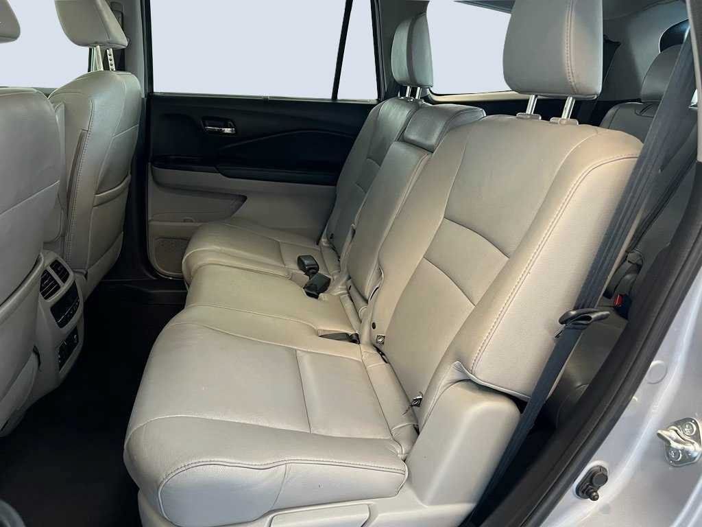Used 2017 Honda Pilot Touring image 12