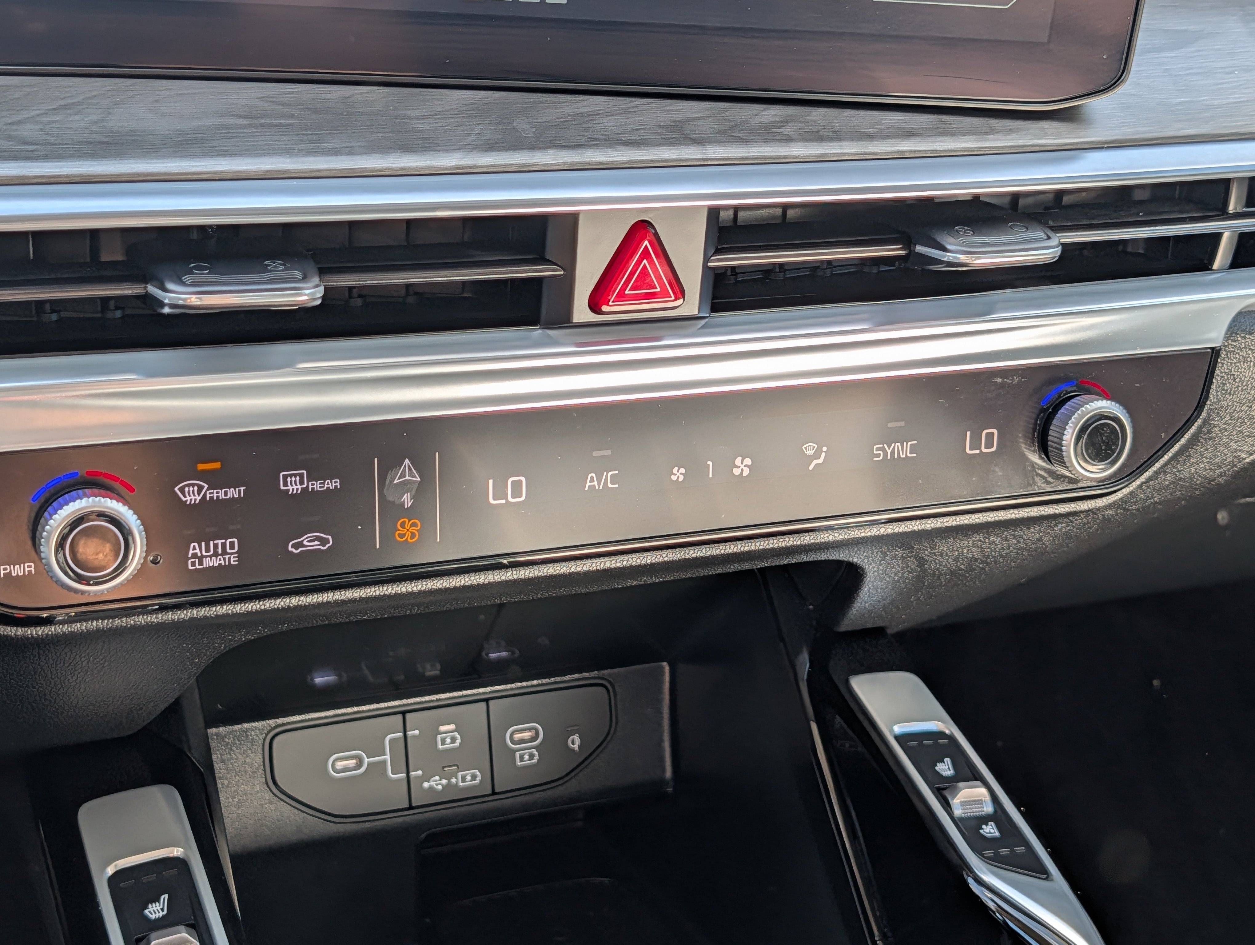 Certified 2025 Kia Sorento SX AWD/4WD image 23