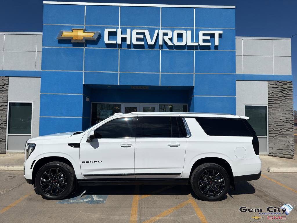 Used 2025 GMC Yukon XL Denali w/ Sun & Power Step Package AWD/4WD image 1