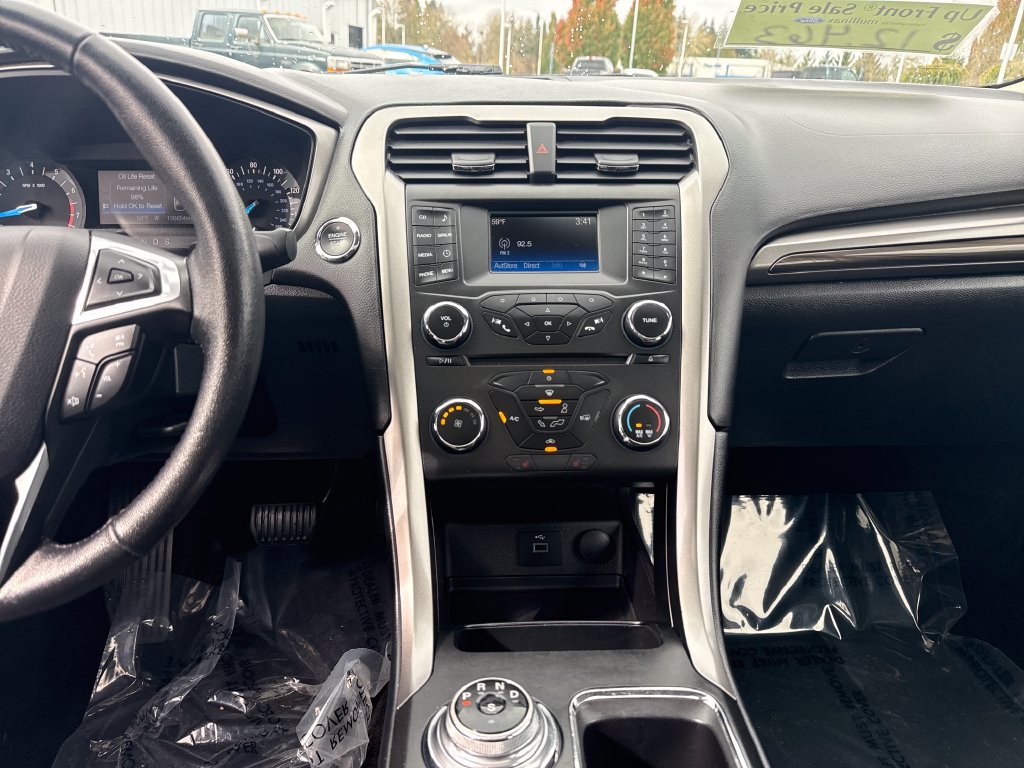 Used 2017 Ford Fusion SE AWD/4WD image 23