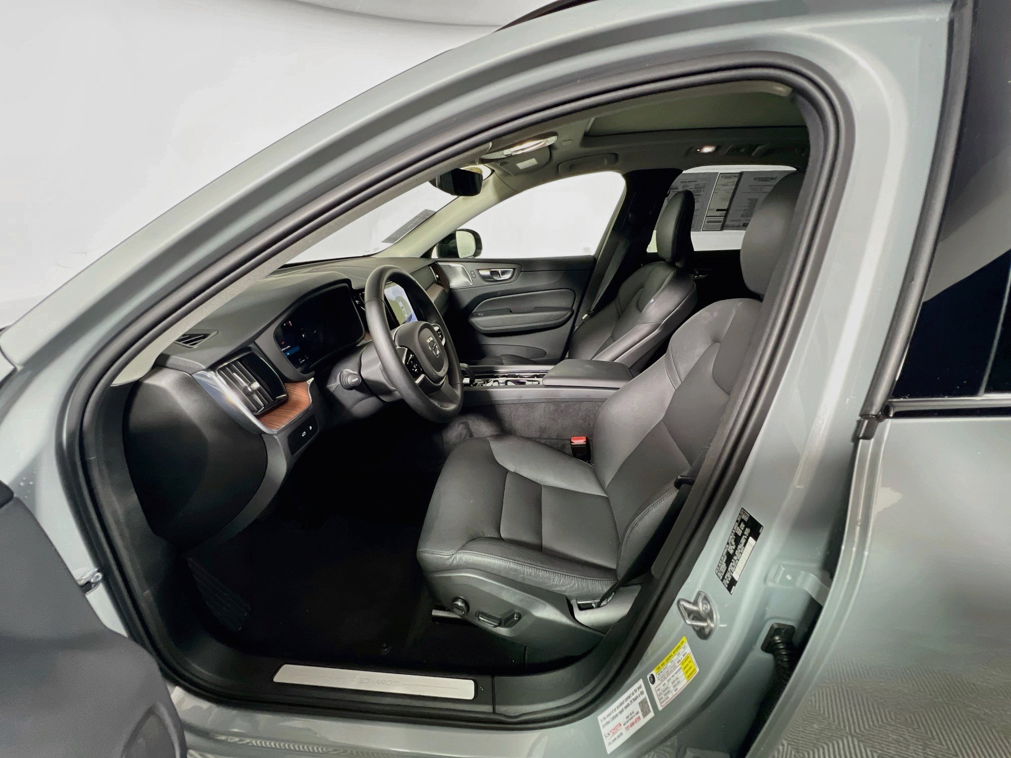 Used 2024 Volvo XC60 T8 Plus w/ Protection Package Premier AWD/4WD image 14