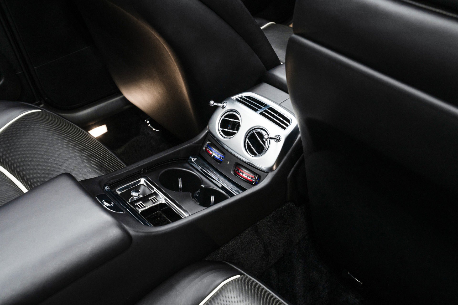 Used 2017 Rolls-Royce Dawn RWD image 23