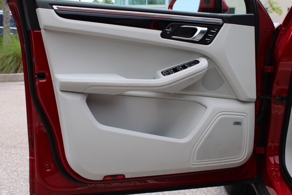 Used 2025 Porsche Macan image 17