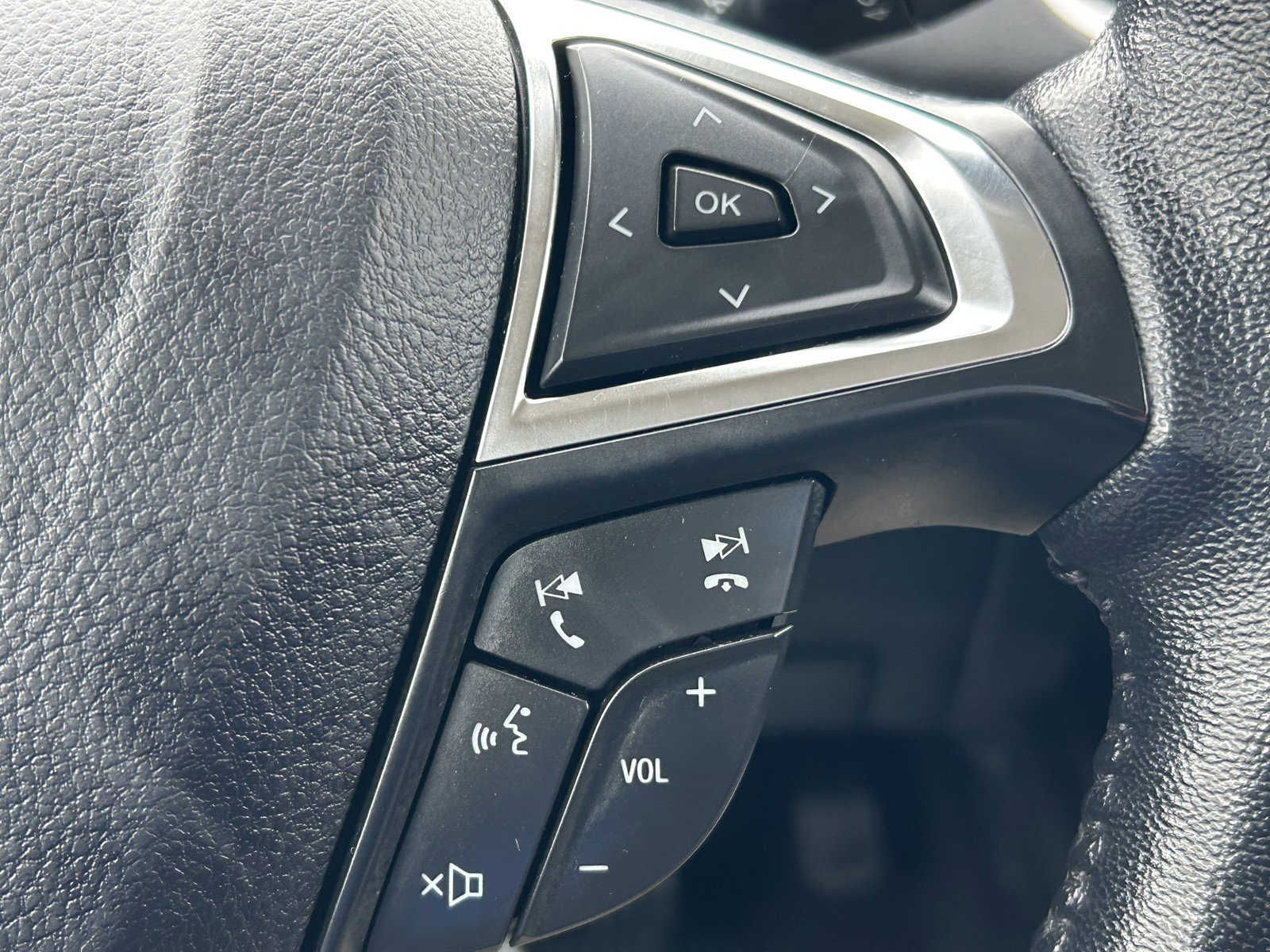 Used 2023 Ford Edge SEL image 24