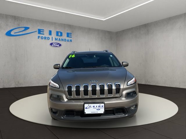 Used 2016 Jeep Cherokee Latitude w/ Cold Weather Group AWD/4WD image 8