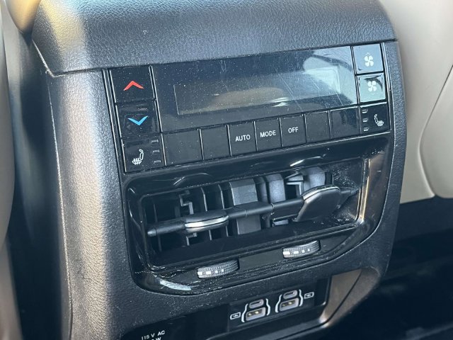 Used 2023 Jeep Grand Cherokee L Limited AWD/4WD image 21